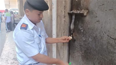 غلق وتشميع ورش مخالفة بعزبة المفتي وشارع العروبة بالوراق | صور