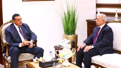 وزير التنمية المحلية يبحث مع رئيس أكاديمية العلوم والتكنولوجيا سبل التعاون