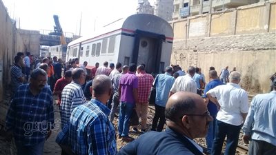 5 صور ترصد خروج قطار دمنهور عن القضبان