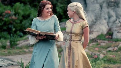 أبطال House of the Dragon يرقصون علي أنغام موسيقي المسلسل خلف الكواليس | فيديو