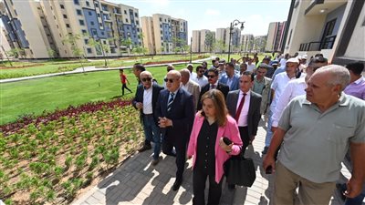 جولة لوزير الإسكان بمشروع 