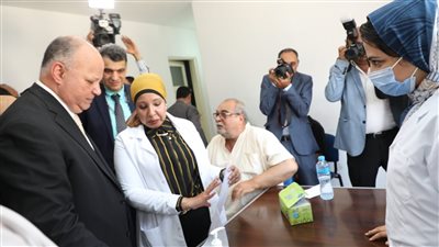 محافظ القاهرة يفتتح أول حملة طبية للكشف المبكر عن أورام الرئة