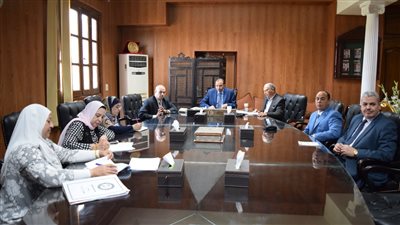 رئيس جامعة بني سويف يرأس اجتماعي المنشآت وأعضاء هيئة التدريس
