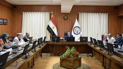 رئيس جامعة بني سويف يرأس اجتماع مجلس الدراسات العليا والبحوث