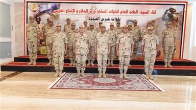 وزير الدفاع يكرم عددا من المتميزين من رجال قوات حرس الحدود