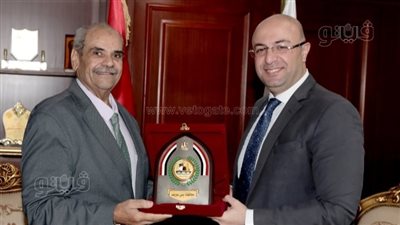 محافظ بنى سويف يُكرم مدير الشؤون الزراعية لتوليه منصب وكيل الوزارة بالفيوم