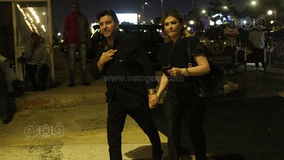 أشرف زكي وهاني شاكر وصابرين في عزاء زوجة خالد زكي | صور