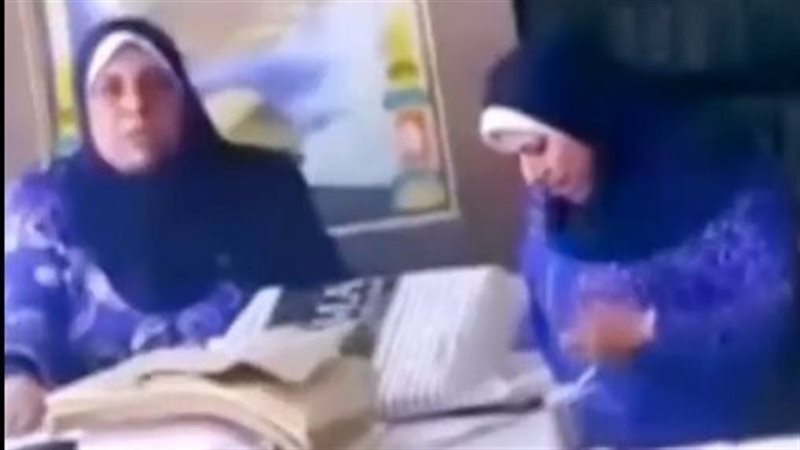 موظفة تطلب حضور متوفيين