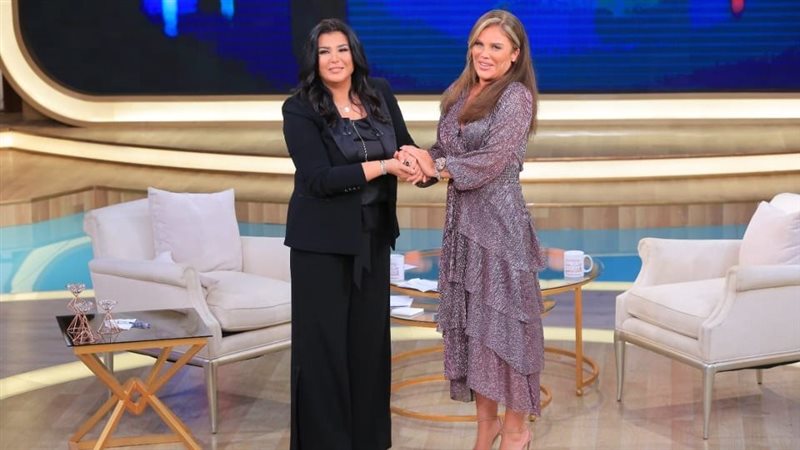نيكول سابا مع منى