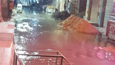 كسر ماسورة مياه يتسبب في غرق شوارع كفر الزيات بالغربية | صور