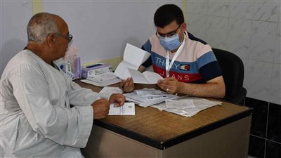 إقبال كبير من أهالي سفاجا على قافلة جامعة المنصورة