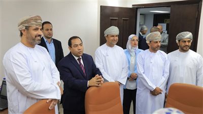 رئيس التنظيم والإدارة يبحث التعاون مع وزير العمل العماني