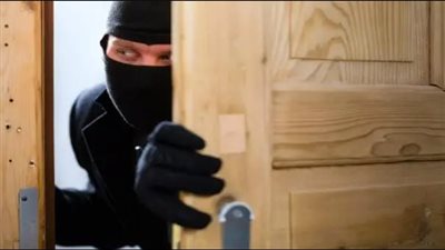 ارتكبوا 4 وقائع.. ضبط تشكيل عصابي لسرقة الشقق بأسلوب كسر الباب في منشأة ناصر