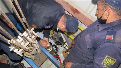 بين السماء والأرض.. إنقاذ 6 مواطنين تعطل بهم المصعد في الفيوم