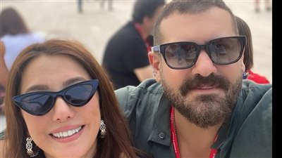 صور رومانسية جديدة تجمع كندة علوش وعمرو يوسف في مهرجان فينيسيا