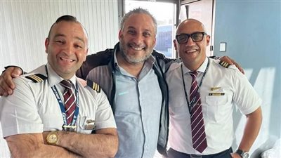 لفتة إنسانية.. طبيب مصري يتابع حالة طفل على متن الطائرة لمدة 4 ساعات