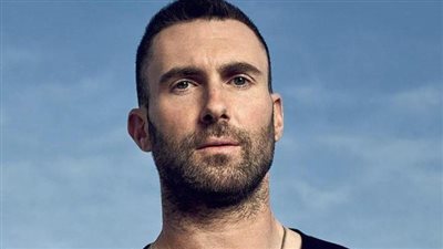 فضيحة آدم ليفين مستمرة.. نساء أخريات ينشرن محادثات مغازلته لهن