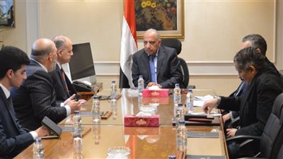 وزير قطاع الأعمال يؤكد أهمية الاستثمار في الموارد البشرية وتنمية مهاراتها