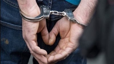 عرض زوجته للرذيلة بمقابل مادي.. القبض على زوجين وآخر على طريق المنصورة المحلة 