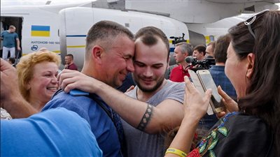 بينهم قادة في كتيبة أزوفستال.. أوكرانيا تعلن تبادل 215 أسير حرب مع روسيا