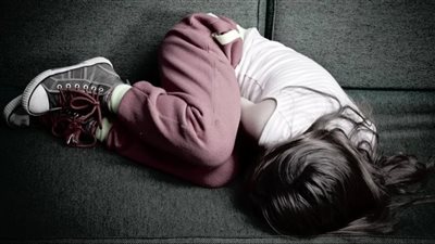 بعد تدخل النيابة العامة.. القصة الكاملة لاعتداء أب على طفليه ببورسعيد