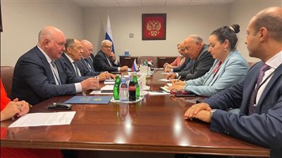 وزير الخارجية يلتقي نظيره الروسي على هامش أعمال الجمعية العامة بنيويورك