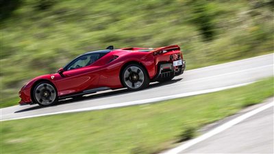 فراري تكشف موقفها من تحول سياراتها لكهربائية