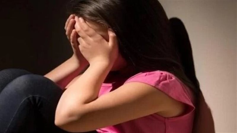 تعدي أبٍ على طفليه