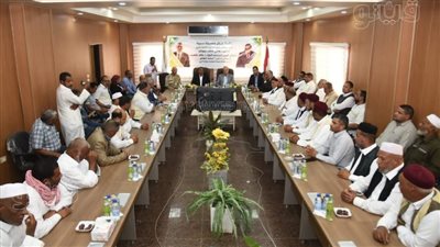 وزير الري يلتقي بعمد ومشايخ سيوة لبحث متطلباتهم ومشاكل الواحة | صور