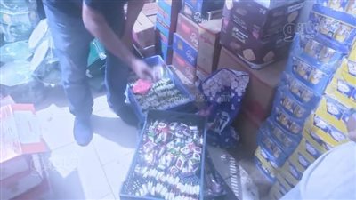 ضبط نصف طن حلوى مولد فاسدة داخل مصنع في طنطا | صور