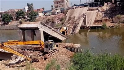 إصابة 3 عمال في سقوط كوبري أثناء هدمه بالبحيرة 