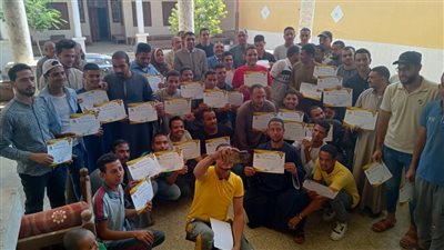 القوى العاملة: تسليم شهادات 5 دورات تدريبية مهنية في سوهاج