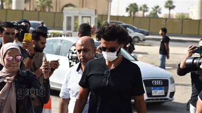 خالد النبوي وأحمد السقا في المقدمة.. نجوم الفن يودعون هشام سليم | فيديو صور 