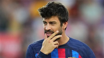 جماهير برشلونة تطالبه بالرحيل.. بيكيه يتصدر تويتر 