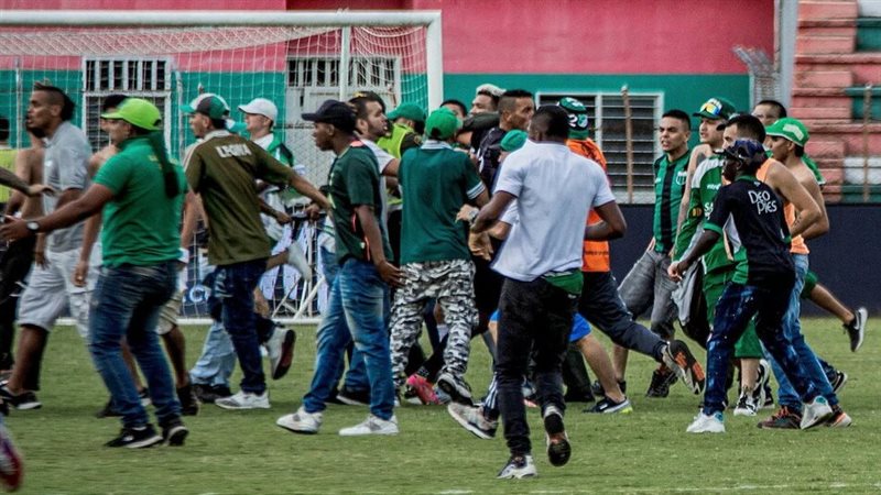 اعتداء جماهير ديبورتيفو