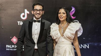 منى زكي: أنا وأحمد حلمي كان نفسنا نخلف بنات كتير مش ولاد | فيديو