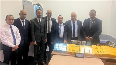 ضبط 51 هاتفا محمولا بحوزة راكب بمطار القاهرة 