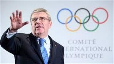 استقبال رسمي لرئيس الأولمبية الدولية في مطار القاهرة