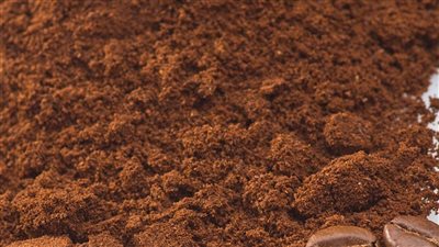 ضبط 2219 عبوة بن منتهية الصلاحية داخل مخزن بالبساتين