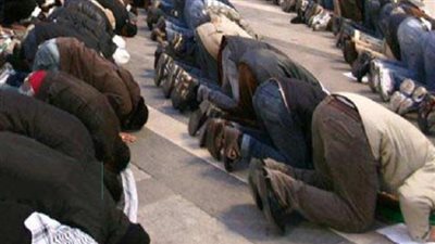 هل تجوز الصلاة بالحذاء؟.. دار الإفتاء تجيب