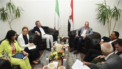 وزير الري يلتقي سفير إيطاليا بواحة سيوة لبحث أوجه التعاون |صور