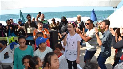 شاطئ المندرة يستقبل 250 طفلا من مرضي السرطان واللوكيميا |صور