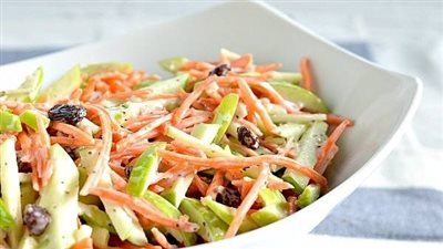 أسهل طريقة لعمل سلطة التفاح الشهية والخفيفة على المعدة