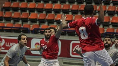 رجال يد الأهلي يفوز على الجزيرة بالدوري