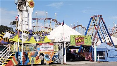 لقطات مروعة للحظة سقوط لعبة بمدينة ملاهي على ارتفاع 20 قدما |فيديو