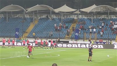 منتخب مصر يجري عملية الإحماء باستاد الإسكندرية وهتافات لـ محمد صلاح|فيديو وصور 