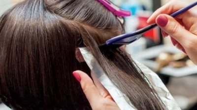 ما حكم صبغ شعر المرأة باللون الأسود؟ الإفتاء تجيب