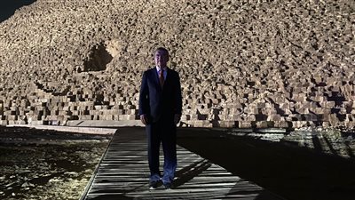 رئيس الأولمبية الدولية يزور الأهرامات