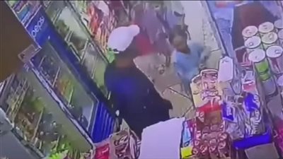 مقطع فيديو وكاميرا مراقبة تنقذ طفلة من عملية اختطاف