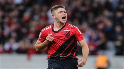 بعد أنباء مفاوضاته مع الأهلي.. بيسولي يتابع حساب المارد الأحمر 